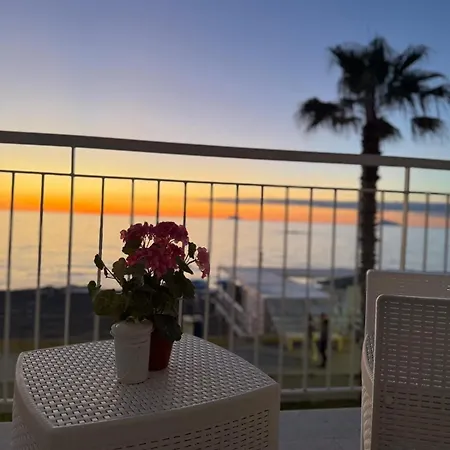 Affaccio Sul Mare Daire Capo dʼOrlando